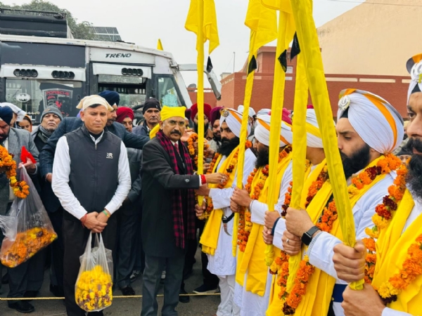 श्रद्धा व उत्साह के साथ निकला भव्य नगर कीर्तन, विधायक मोहन लाल ने झंडी दिखाकर किया रवाना