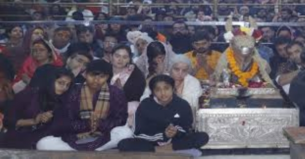 भारतीय महिला क्रिकेटर क्रांति गौड़ ने किए महाकाल दर्शना