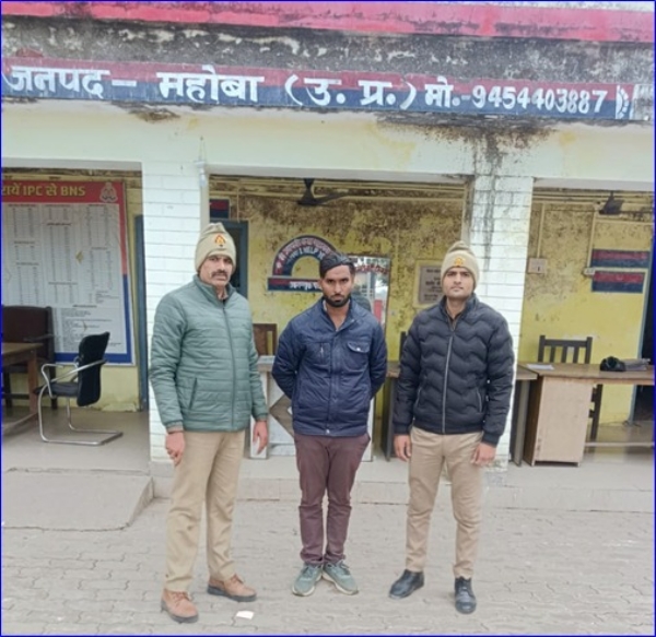 पुलिस की गिरफ्त में आरोपित