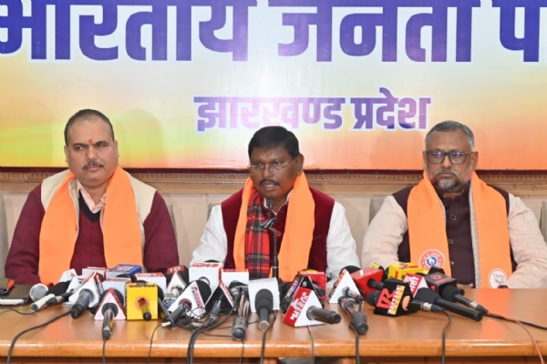 प्रेस वार्ता की तस्वीर