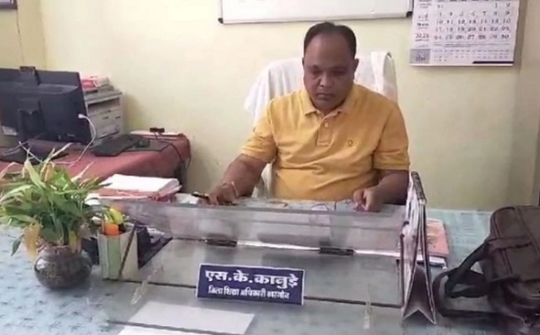 जिला शिक्षा अधिकारी एसके कानुड़े (फाइल फोटो) जिला शिक्षा अधिकारी एसके कानुड़े (फाइल फोटो)