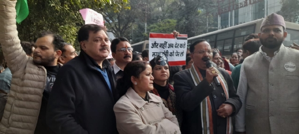 सीएम आवास कूच करते कांग्रेस कार्यकर्ता। सीएम आवास कूच करते कांग्रेस कार्यकर्ता।