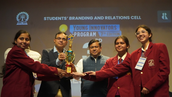 आईआईटी खड़गपुर में यंग इनोवेटर्स प्रोग्राम के विजेता प्रतिभागी।