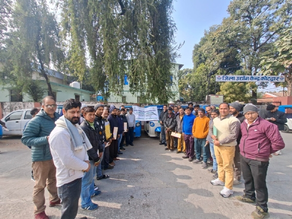 ई रिक्शा उद्यमिता प्रशिक्षण कार्यक्रम में मौजूद लाभार्थी