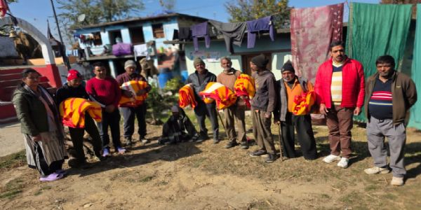 चंपावत: रेड क्रॉस ने गांव-गांव पहुंचकर स्वास्थ्य जागरूकता अभियान चलाया