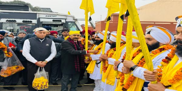 श्रद्धा व उत्साह के साथ निकला भव्य नगर कीर्तन, विधायक मोहन लाल ने झंडी दिखाकर किया रवाना