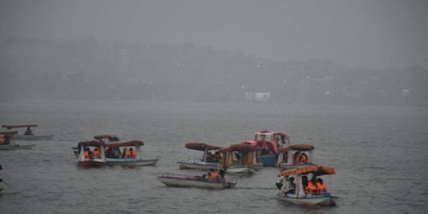 (लीड) मप्र में कड़ाके की सर्दी, दिन में भी कांपते नजर आ लोग, 14 जिलों में स्कूलों की छुट्‌टी