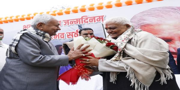 समता पार्टी के संस्थापक शकुनी चौधरी के 90वें जन्मदिन पर मुख्यमंत्री ने जलाए 90 दिए