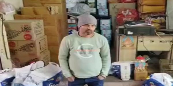 बाजार में तीन दुकानों के ताले तोड़े, चार लाख की चोरी