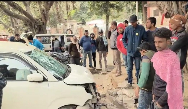 दुर्घटनाग्रस्त कार