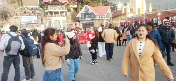 शिमला में सैलानी