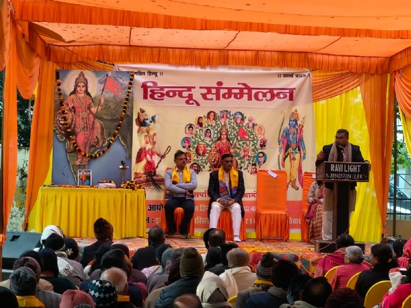 हिन्दू सम्मेलन को संबोधित करते क्षेत्र प्रचार प्रमुख सुभाष