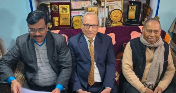 जानकारी देते जवाहर सिंह व अन्य