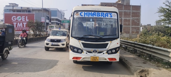 रिंग रोड पर खड़े भारी वाहनों पर कार्रवाई