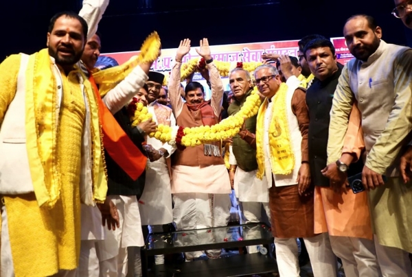 मुख्यमंत्री डॉ. मोहन यादव का मप्र मीणा समाज सेवा संगठन के पदाधिकारी द्वारा सम्मान किया गया