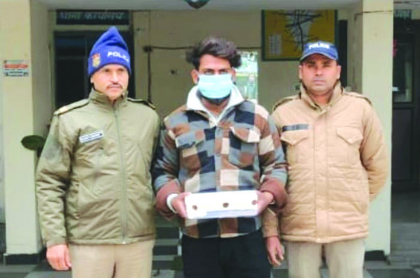 पुलिस गिरफ्त में आरोपित