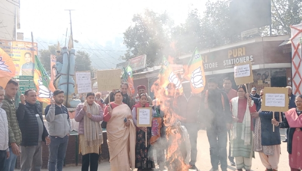 अंकिता हत्या में भाजपा कांग्रेस  आमने-सामने