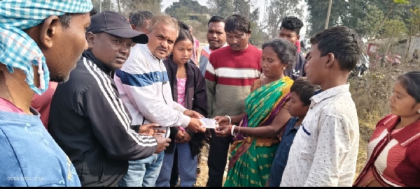 ट्रैक मेंटेनर स्वर्गीय लंका पुरती के परिवार से मिलकर ऑल इंडिया रेलवे ट्रैक मेंटेनर यूनियन ने न सिर्फ शोक संवेदना व्यक्त