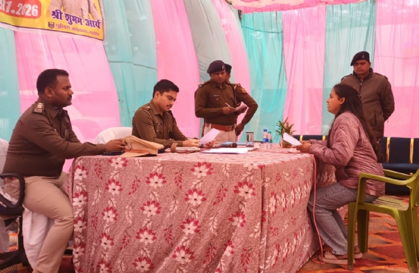 जनता दरबार मे एसपी शुभम आर्य व अन्य जनता दरबार मे एसपी शुभम आर्य व अन्य