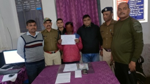 गिरफ्तार हुए दलाल