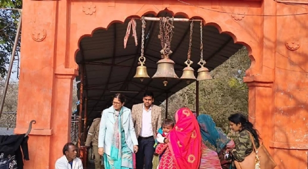 निरीक्षण करतीं डीएम