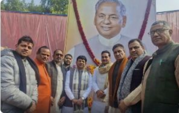 कार्यकर्ताओं के साथ राज्यमंत्री कपिल देव अग्रवाल