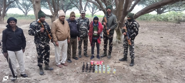 एसएसबी व पुलिस के गिरफ्त में शराब तस्कर एसएसबी व पुलिस के गिरफ्त में शराब तस्कर