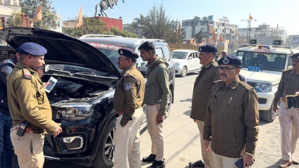 सडक़ सुरक्षा अभियान: हरिफाटक चौराहे पर सख्त चेकिंग