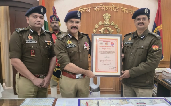 शासन की ओर से भेजा गया पुलिसकर्मियों के लिए सम्मान