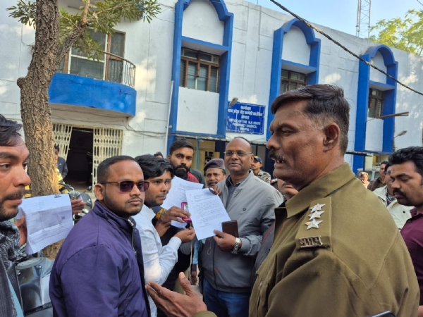 भोपाल के जेपी अस्पताल में यूथ कांग्रेस का प्रदर्शन