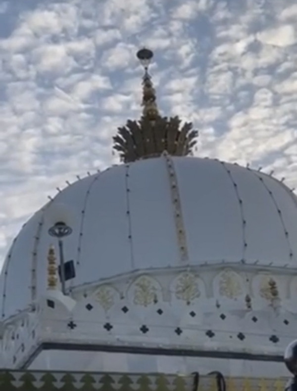 सूफी संत ख्वाजा अजमेर की दरगाह के खादिमों ने लाइसेंस के लिए नहीं किया आवेदन