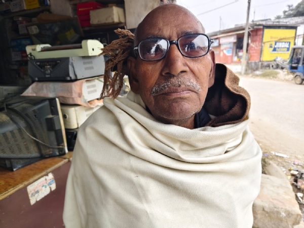 पीड़ित सुरेश प्रसाद सिंह पीड़ित सुरेश प्रसाद सिंह