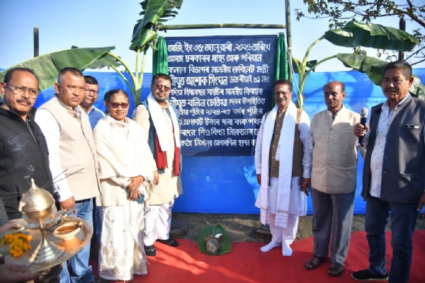 स्वास्थ्य मंत्री अशोक सिंघल तिनसुकिया़ मेडिकल कॉलेज में एमआरआई कक्ष का उद्घाटन करते हुए।