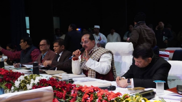 भागलपुर में जनसंवाद कार्यक्रम के दौरान विभागीय मंत्री विजय सिन्हा