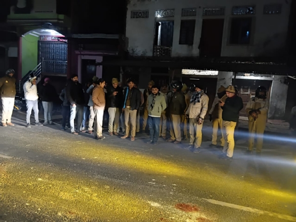 मौके पर मौजूद पुलिस बल