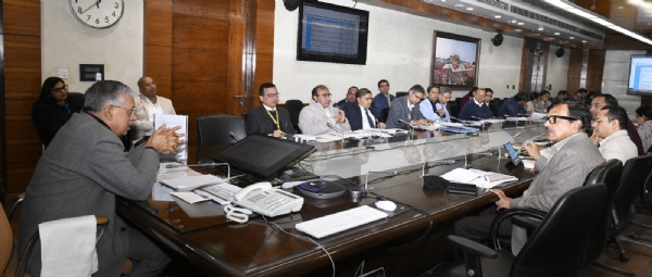 मुख्य सचिव एसपी गोयल राज्य पेयजल एवं स्वच्छता मिशन की शीर्ष समिति की बैठक करते हुए। मुख्य सचिव एसपी गोयल राज्य पेयजल एवं स्वच्छता मिशन की शीर्ष समिति की बैठक करते हुए।