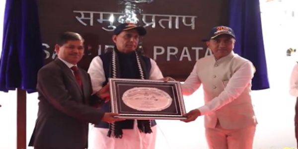 गोवा में तटरक्षक पोत ‘समुद्र प्रताप’ का जलावतरण करते रक्षामंत्री राजनाथ सिंह गोवा में तटरक्षक पोत ‘समुद्र प्रताप’ का जलावतरण करते रक्षामंत्री राजनाथ सिंह
