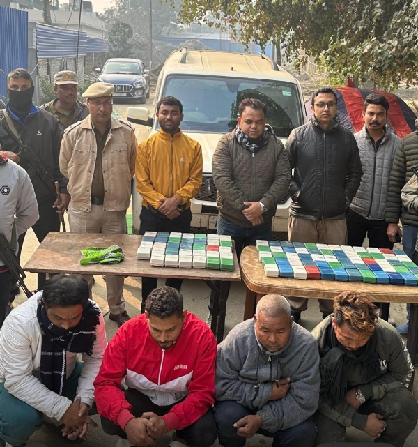 एसटीएफ द्वारा हेरोइन के साथ गिरफ्तार किए गए तस्कर की तस्वीर।