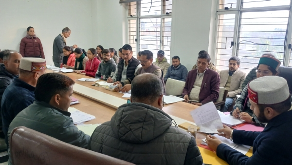 बैठक की अध्यक्षता करते हुए उपायुक्त।