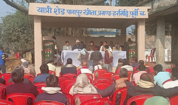 जनता दरबार में सुनवाई करते अधिकारी