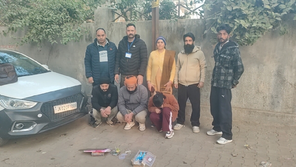 चिट्टे के साथ पकड़े गए आरोपी।