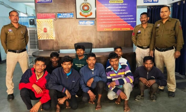 पुलिस के गिरफ्त में आरोपीगण