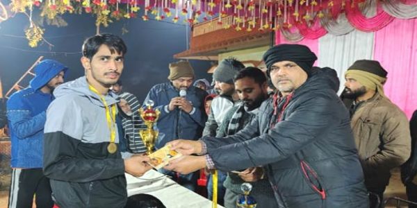 आजमगढ़ ने जीती ओपेन वॉलीबाल प्रतियोगिता की ट्रॉफी