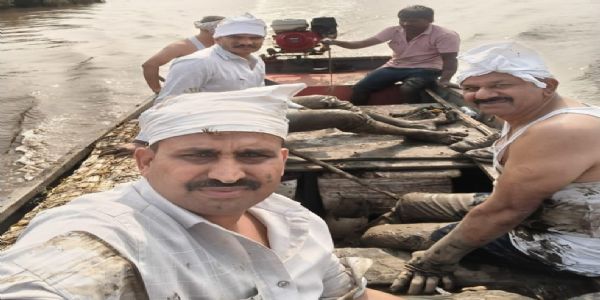 गुजरात की सूरत पुलिस ने डुमस के समुद्र से पकड़ा डीजल चोरी का रैकेट