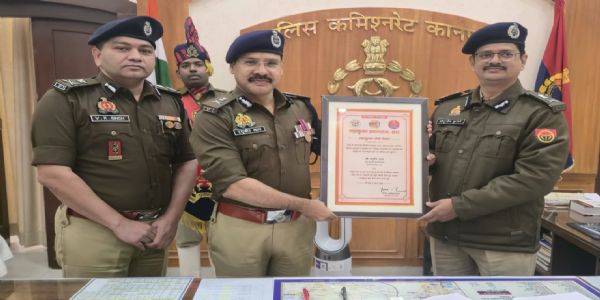 महाकुम्भ 2025 : उत्कृष्ट सेवा के लिए कानपुर के पुलिस आयुक्त व संयुक्त पुलिस आयुक्त सम्मानित