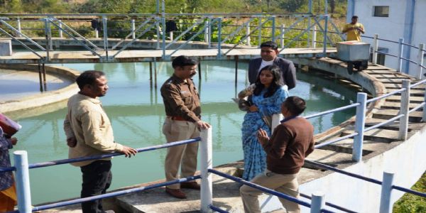 सिवनीः कलेक्टर–एसपी ने किया पानी और सफाई व्यवस्था का औचक निरीक्षण