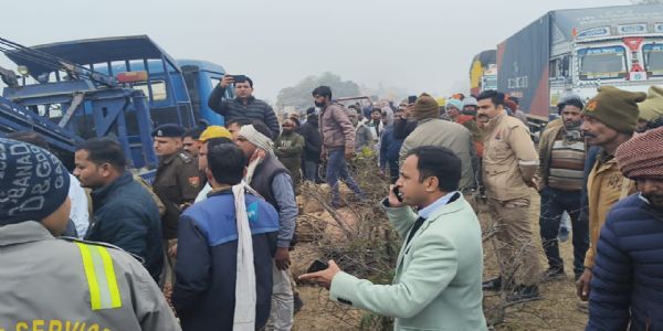 कन्नौज: सड़क हादसे में डीसीएम चालक समेत दो की मौत, 4 घायल