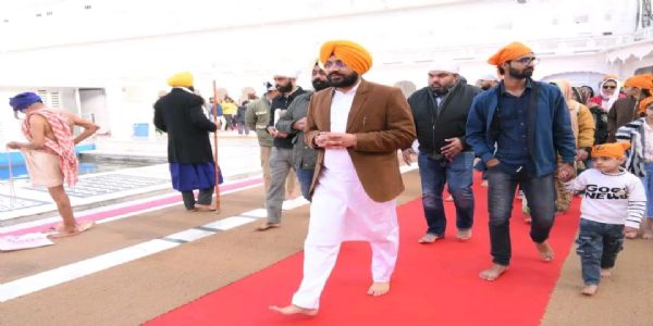 नंगे पांव चलकर अकाल तख्त साहिब पहुंचे मंत्री तरुणप्रीत सौंद