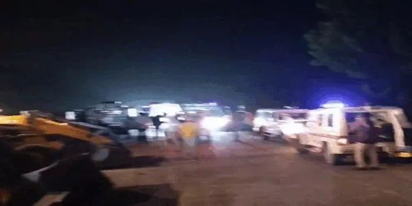 स्लीपर बस पलटी, दंपती सहित तीन की मौत