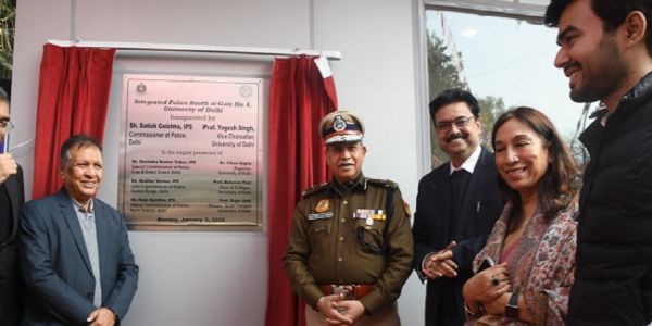 डीयू में हुआ पिंक बूथ और इंटीग्रेटेड पुलिस बूथ का उद्घाटन